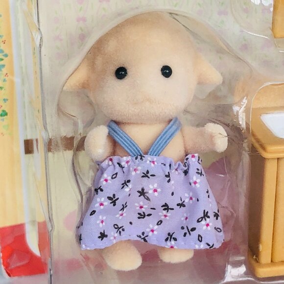Calico Critters (Sylvanian Families) Sheep Sister With Kitchen Set New in Box - Picture 12 of 14